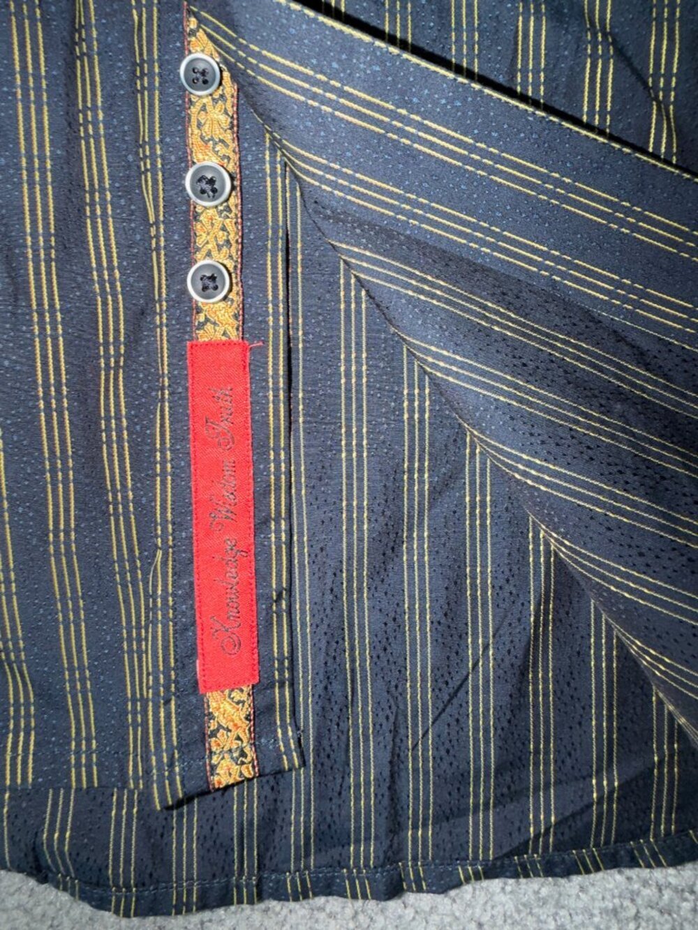 Lot of 3 Robert Graham Luxury Button-Down Shirts - Size Medium - Excellent Cond. - Picture 13 of 14